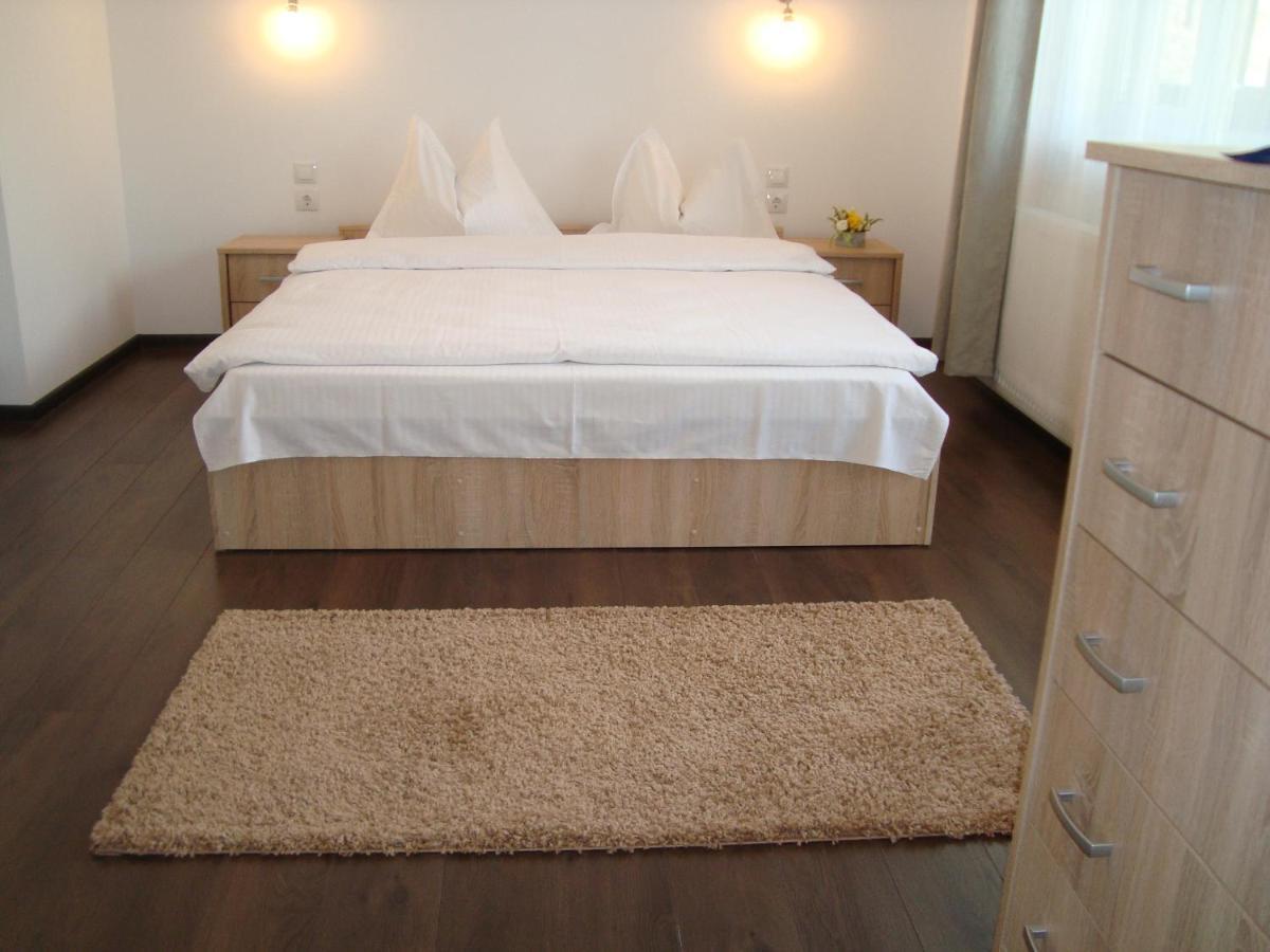 Hotel Casa Cu Flori à Buşteni Extérieur photo